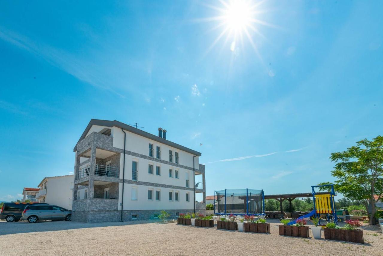 Crowonder Luxury Vir- 6 New Apartments For Families With Playground For Kids Exterior foto