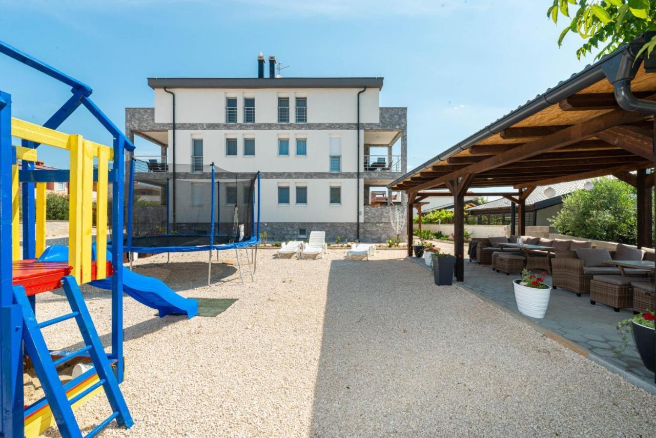 Crowonder Luxury Vir- 6 New Apartments For Families With Playground For Kids Exterior foto