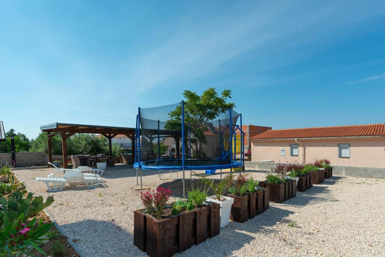 Crowonder Luxury Vir- 6 New Apartments For Families With Playground For Kids Exterior foto