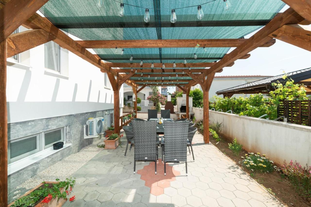 Crowonder Luxury Vir- 6 New Apartments For Families With Playground For Kids Exterior foto